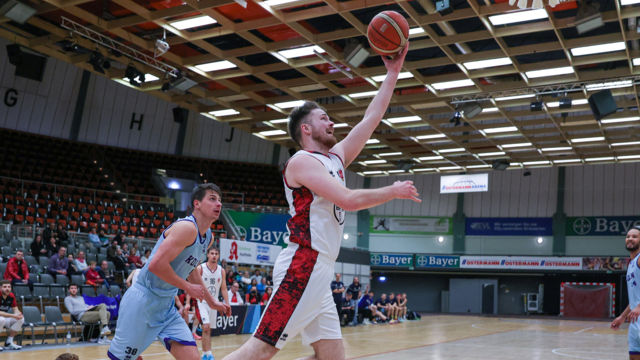 Thomas Fankhauser eilt Ex-GIANT und Deutz-Forward Valentin Blass davon / Foto: Frank Fankhauser (@effefffoto)