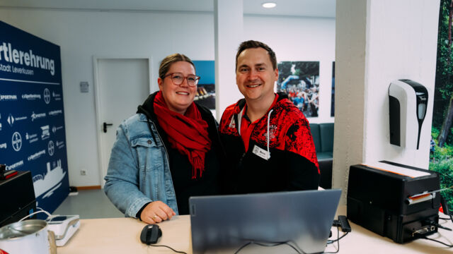 Marvin Gebhardt (r. / mit seiner Frau Lara) gibt die Leitung des GIANTS-Ticketing ab / Foto: Nils Althoff
