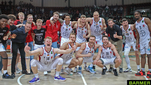 Großer Jubel bei den BAYER GIANTS: Der Rekordmeister zieht in das Halbfinale ein! - Foto: Michael Fleschenberg