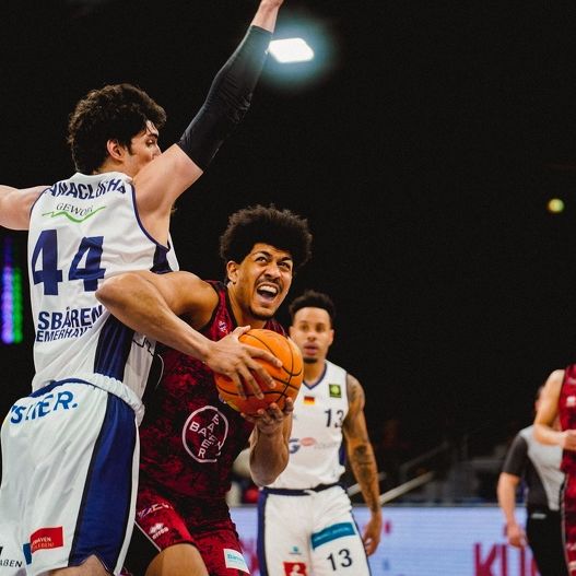 Zum vierten Mal in Serie gewannen Gabriel de Oliveira und seine Teamkollegen in der ProA / Foto: Dennis Green