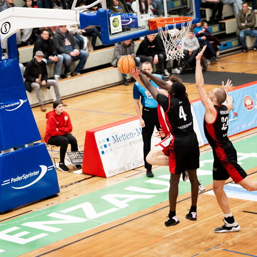 Einen tollen Teamerfolg feierten Lök Wur, Dennis Heinzmann und seine Kollegen / Foto:  Jumpshot Marketing