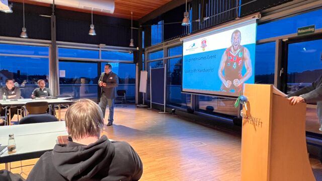 GIANTS-Marketingleiter Omar Rahim beim Vortrag vor der Kreishandwerkerschaft Bergisch-Land.