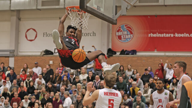 Dunkte gegen Köln sehenswert: Trey McBride / Foto: Michael Fleschenberg