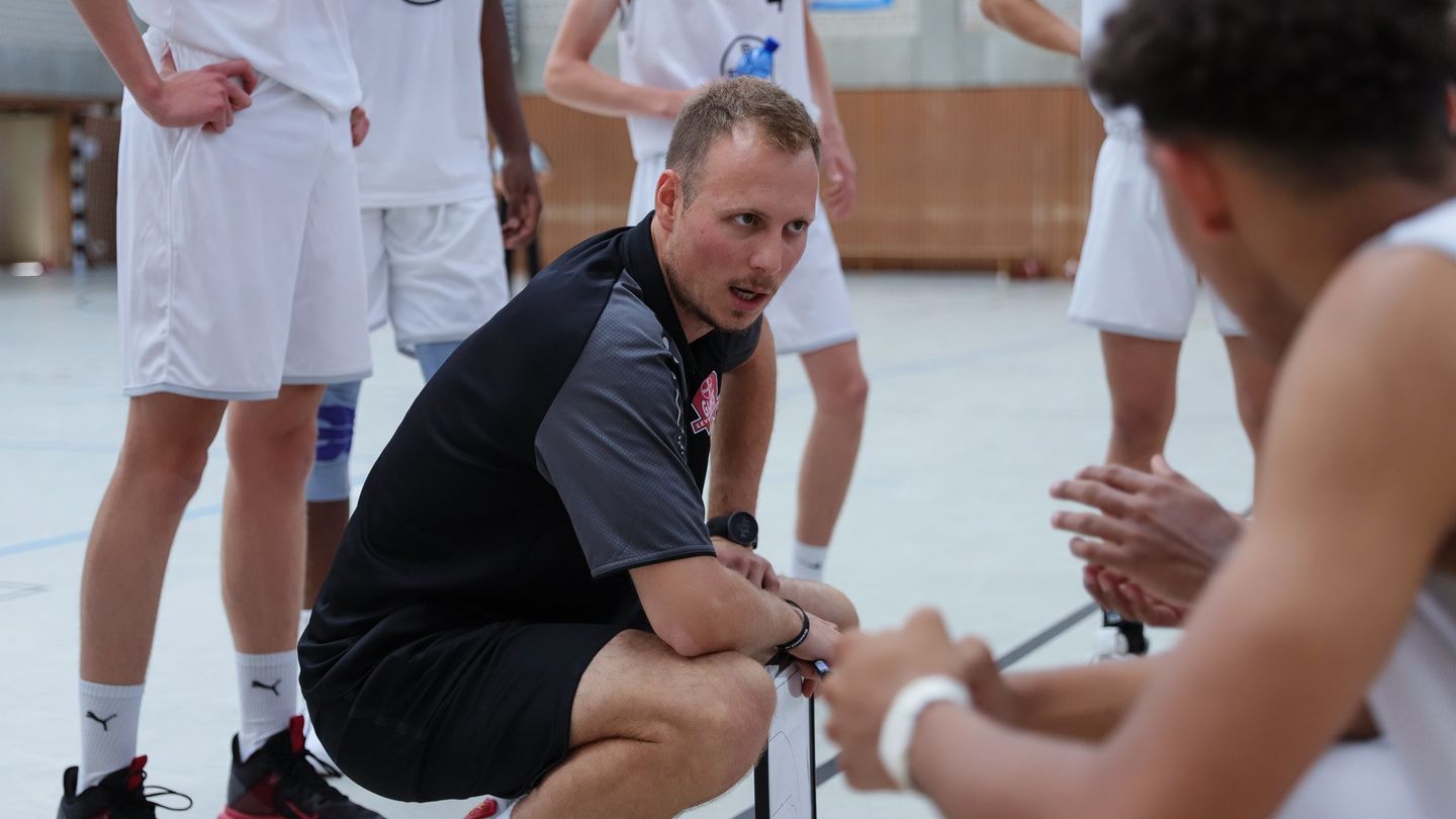 Coach Jacques Schneider war mit seinen Schützlingen zufrieden / Foto: Frank Fankhauser