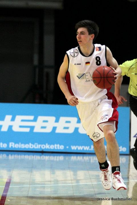 Michael im Trikot der BAYER GIANTS 2011/12 (Foto: Jessica Buchmüller)