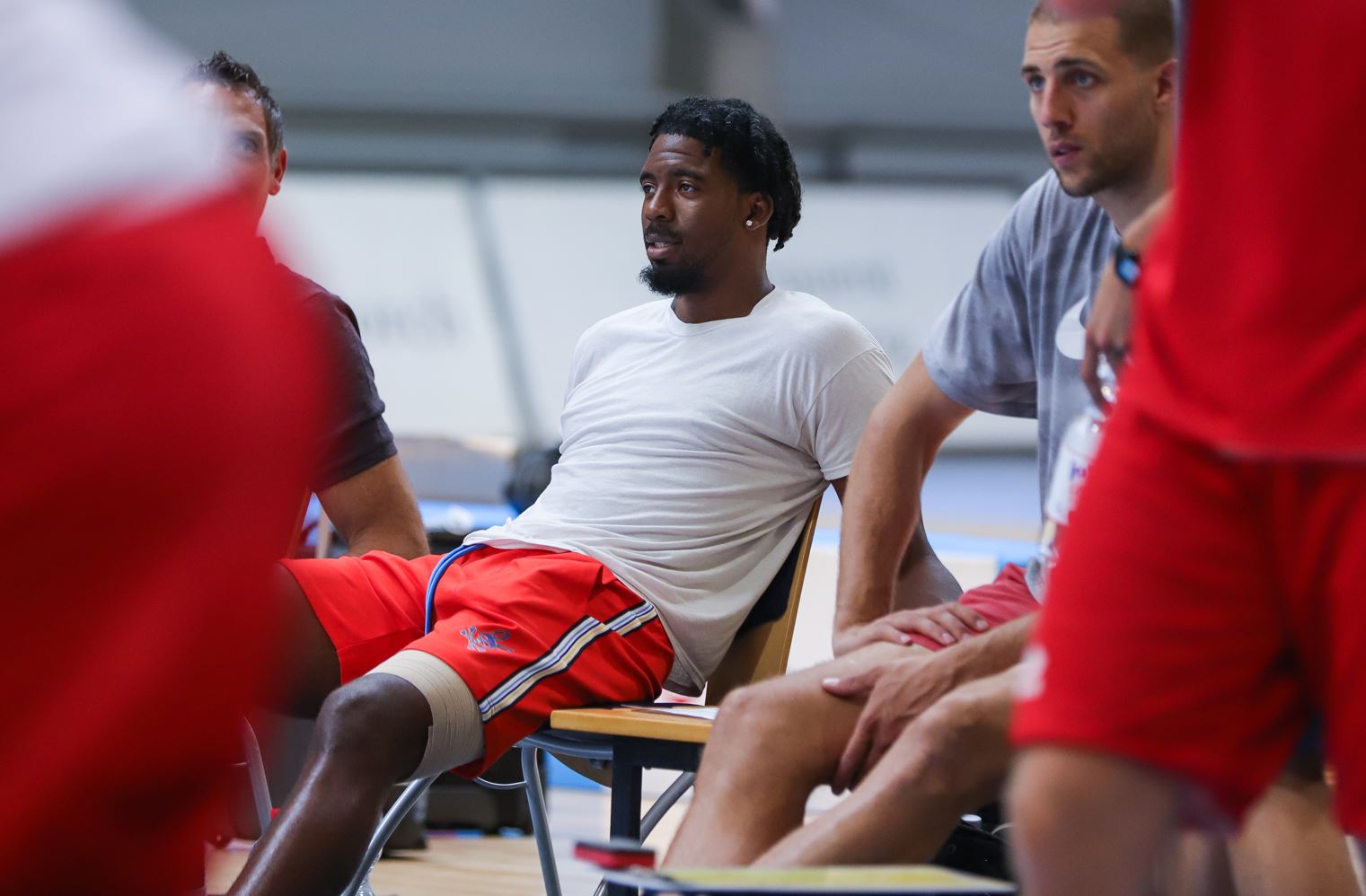 Zum Zuschauen verdammt: Quentin Goodin (Bildmitte - Foto: F. Fankhauser)