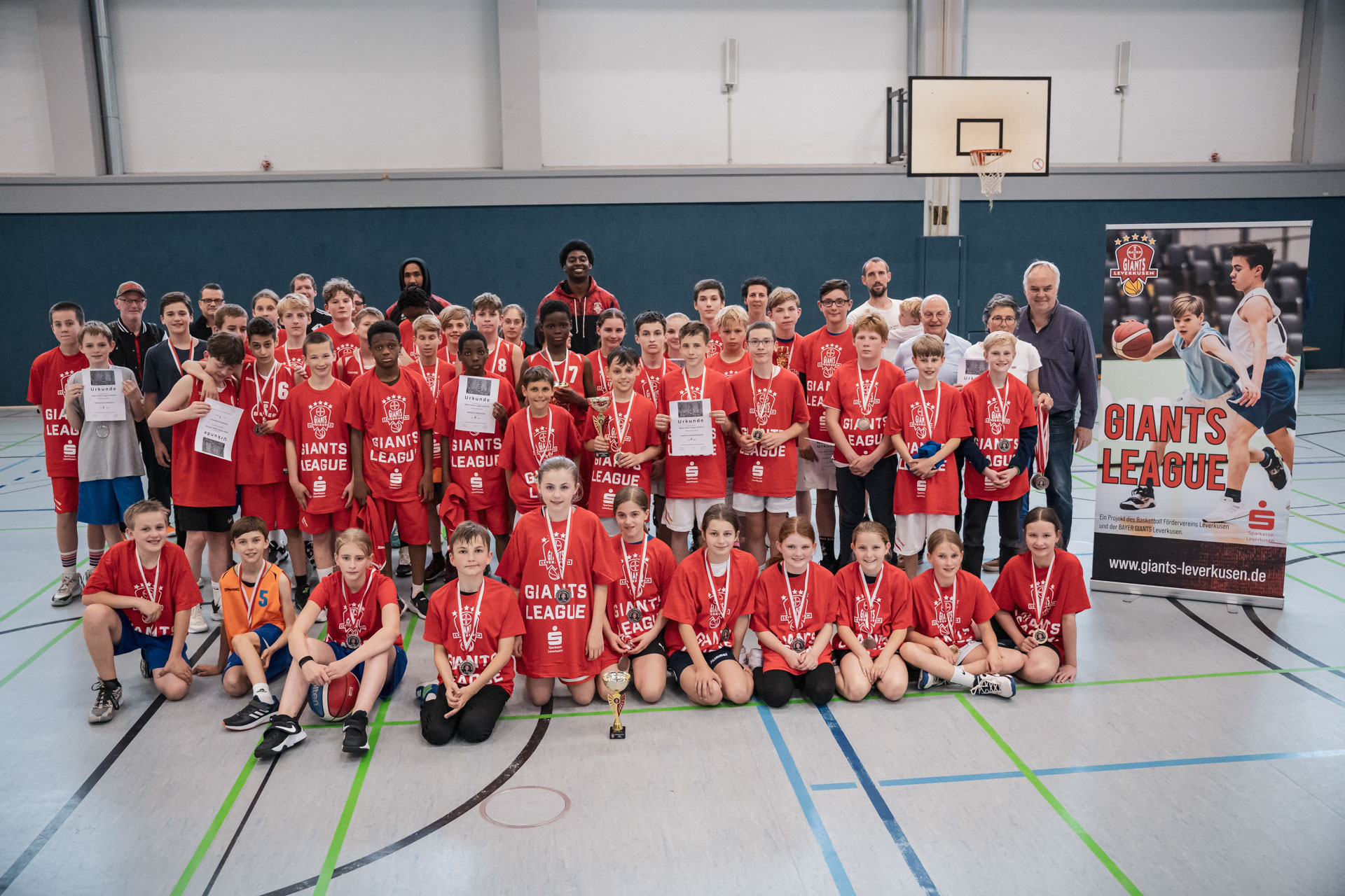 Zufriedene Kinder und Organisatoren nach der dem Allstar-Day der 21. GIANTS League-Saison.